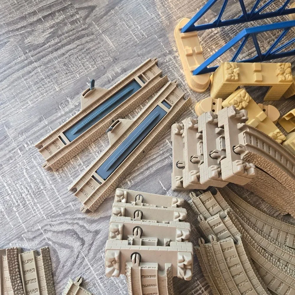 Trackmaster Thomas & Friends‎ ~ THOMAS AT TIDMOUTH SHEDS Incomplete 85pcs 2006